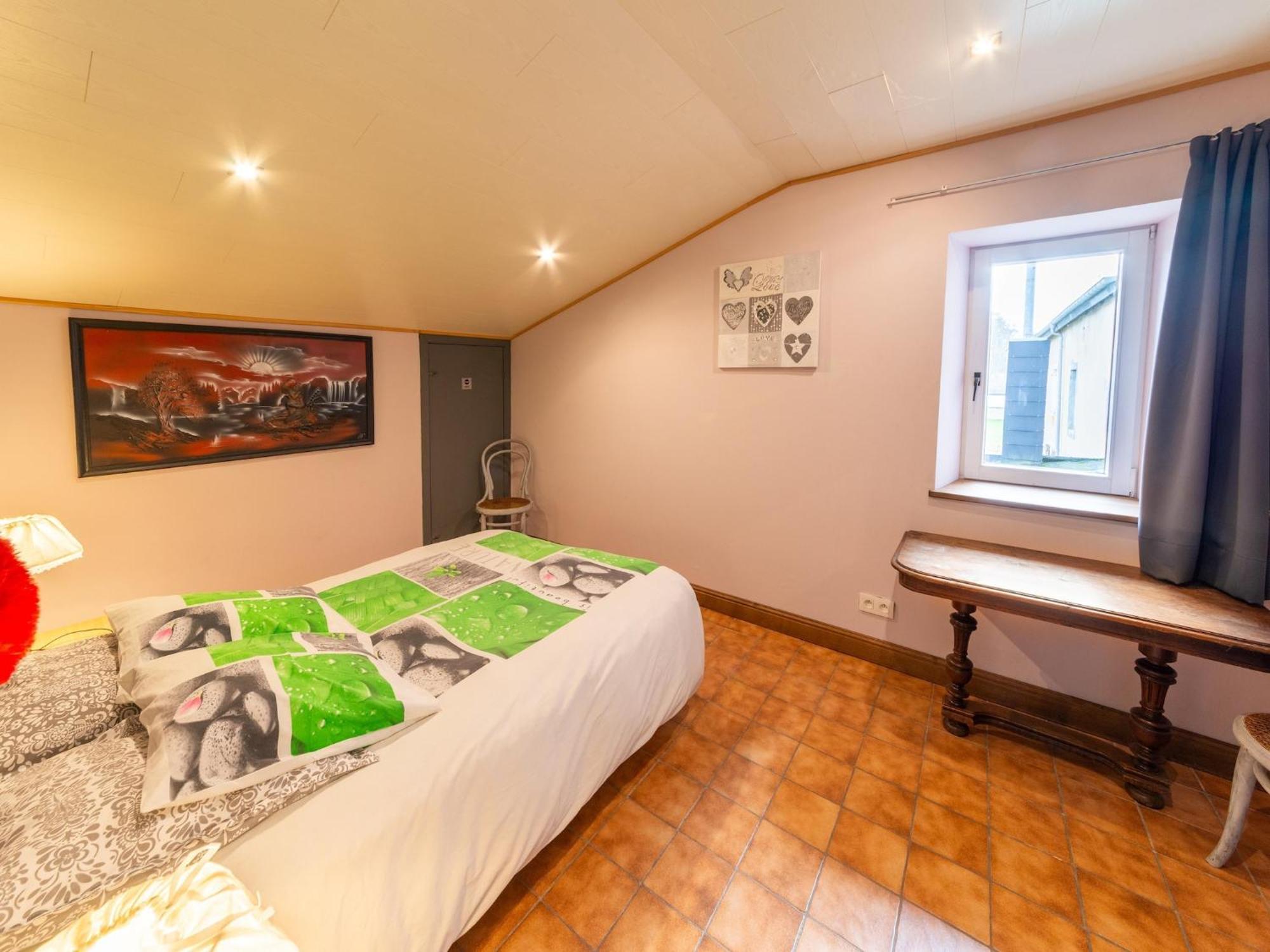 Holiday Home With Bubble Bath Florenville Eksteriør bilde